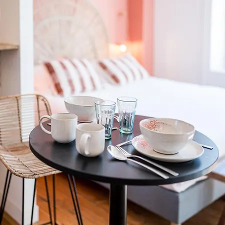 Robs - Confort, Tv Connectee, Debit, Localisation Ideale - Courts Sejours & Affaires Apartmanhotel 3*